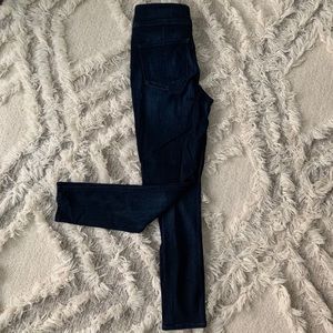 Tie front, side zip, dark wash Express jeans!
